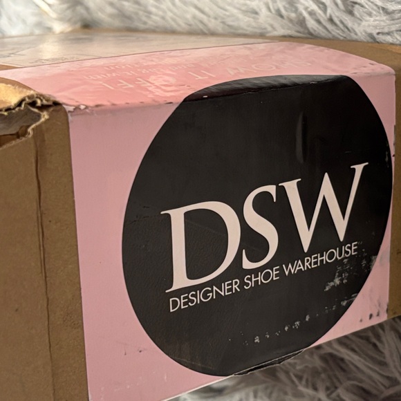 NWT Journee Collection Saur Pumps in Grey - Picture 14 of 14